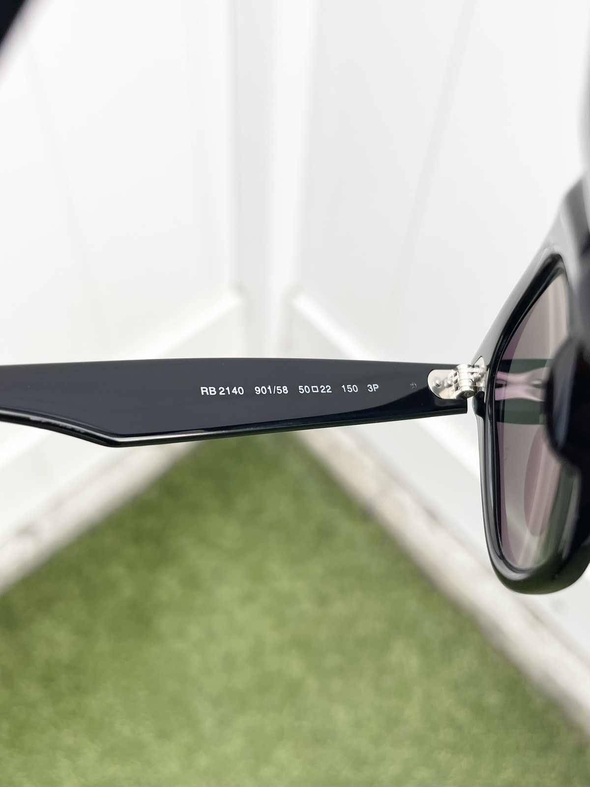 NWT Authentic Ray Ban Polarized Classic Wayfarer RB2140 2140 Black G15 50/22