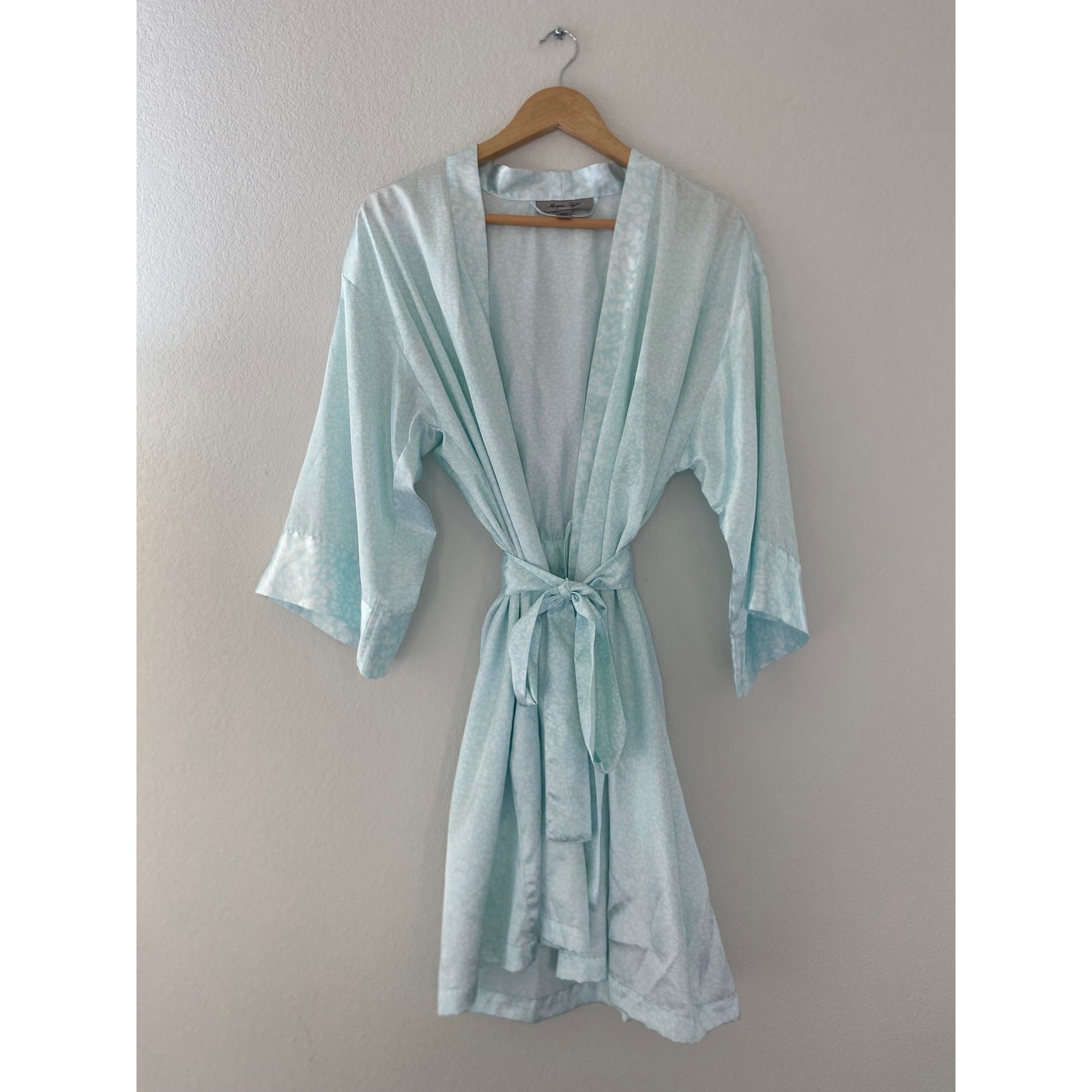 Size S/M Morgan Taylor Blue Leopard Satin-Look Lounge Robe