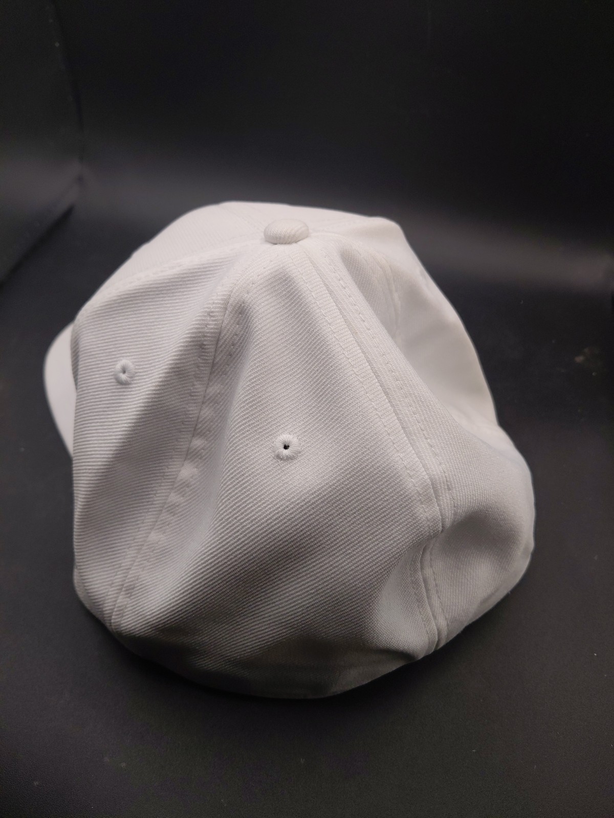 Under Armour White UA Baseball Hat, Golf, Size XL/XXL FLAT BILL Cap Fitted Men’s