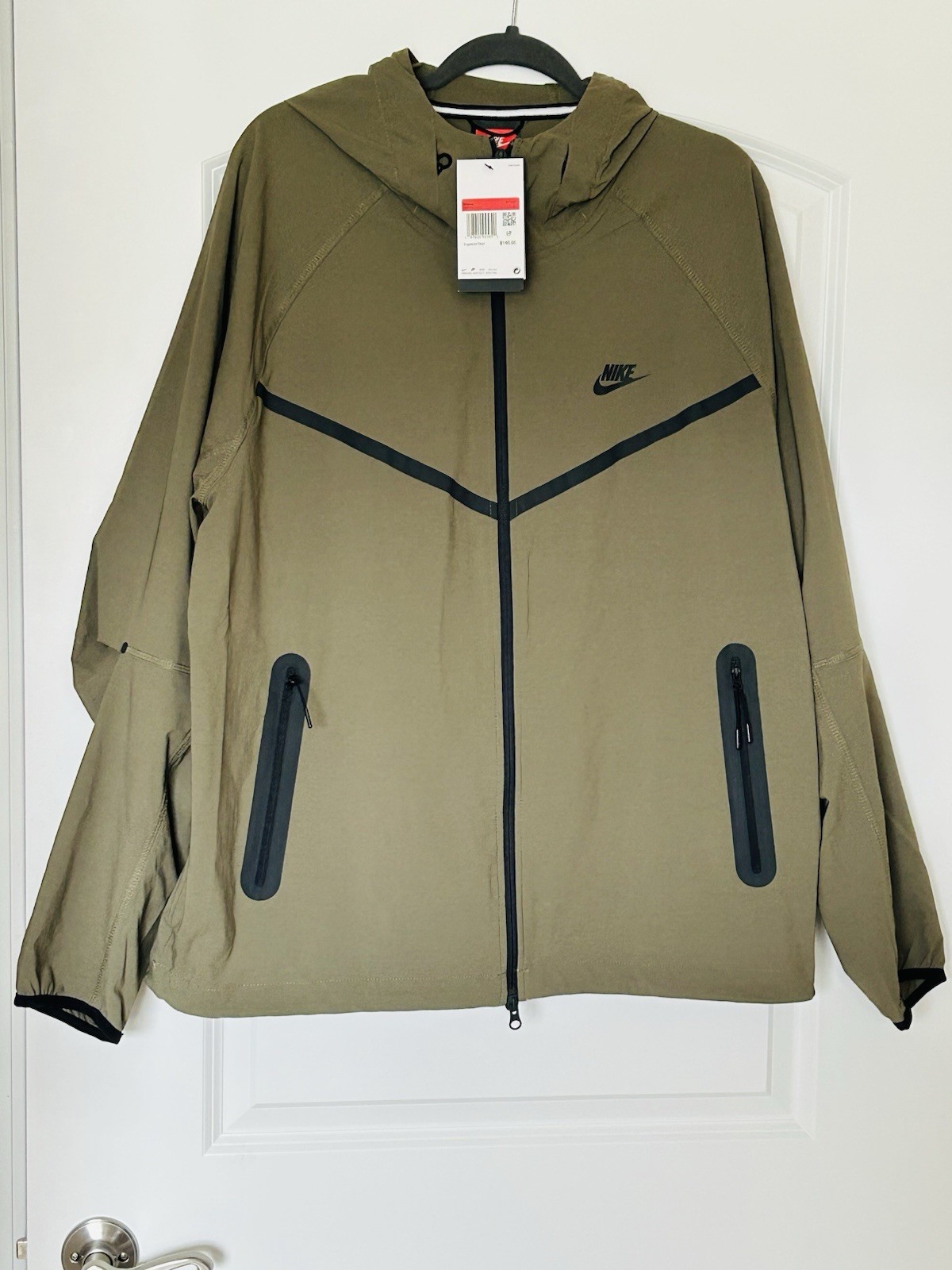 Nike Men’s Tech Windrunner – Hooded Full-Zip Nylon Jacket Olive Green – Large