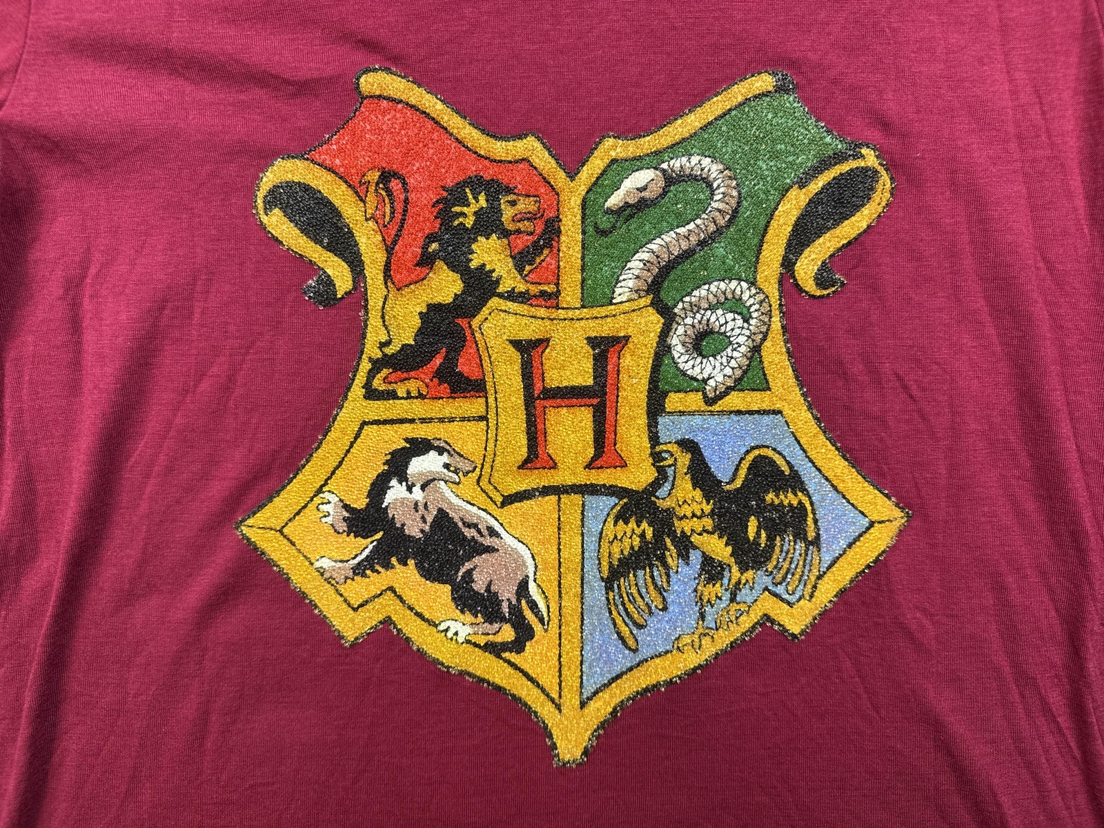 Harry Potter Shirt Mens Medium Red Hogwarts Crest Tee T-Shirt Wizard Magic Book