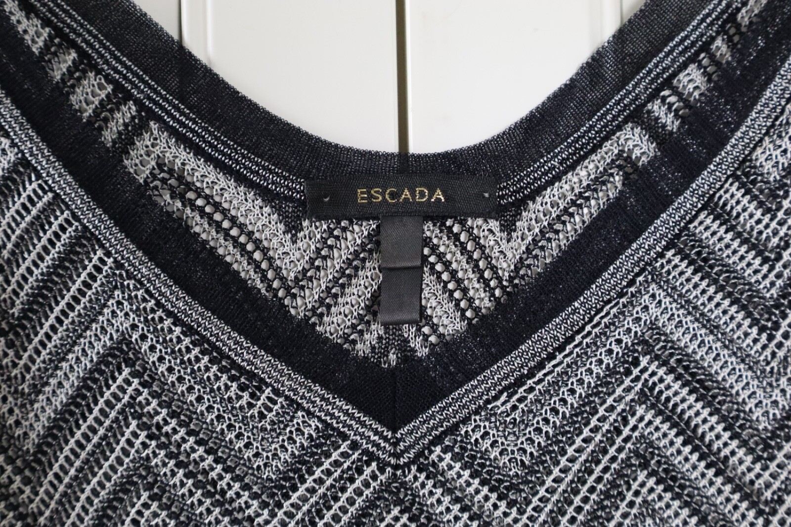 ESCADA $310 Zig Zag Semi Sheer Knit Mesh Trim Cami Sweater Tank Top Size 34