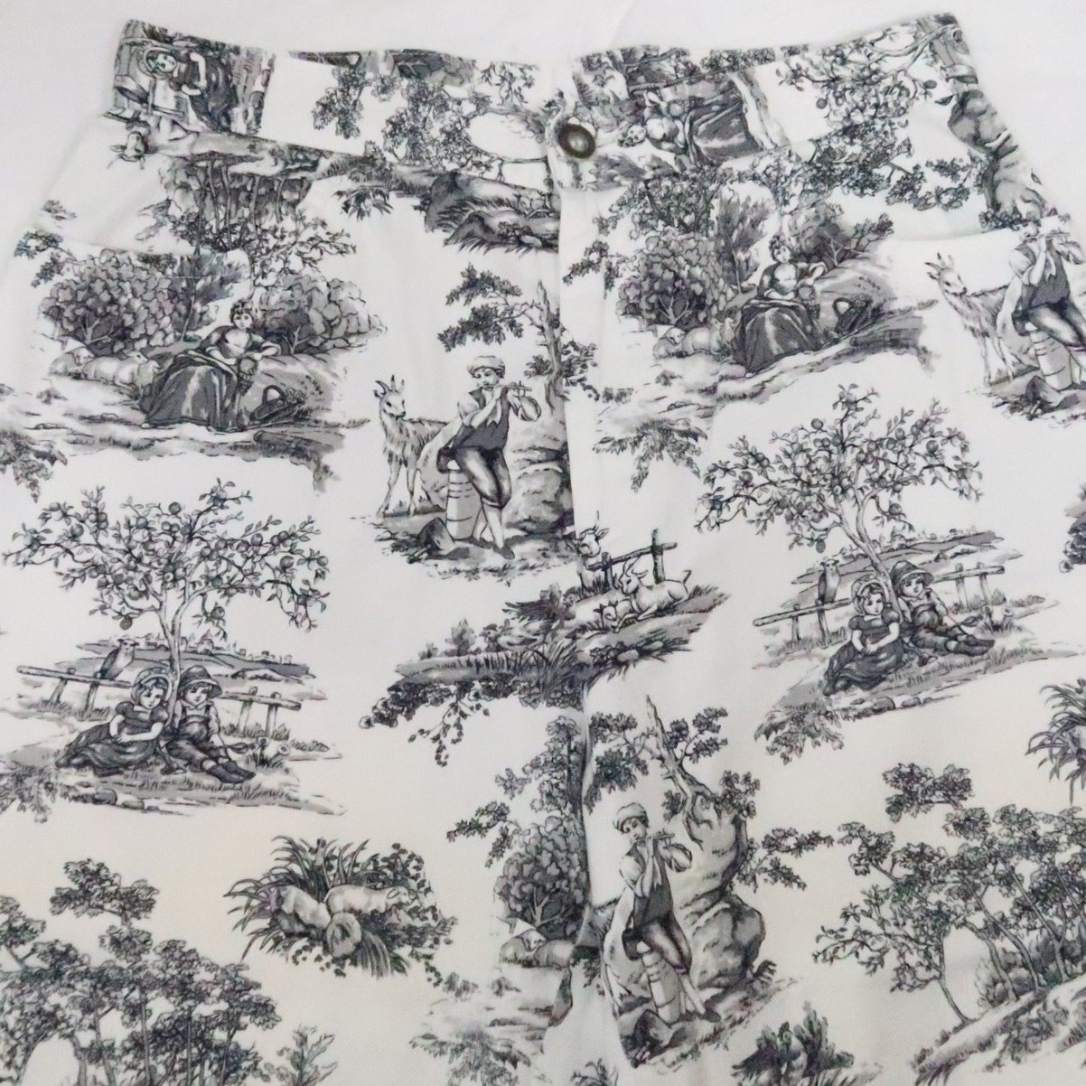 Vintage 90s White and Black Folklore Drawing Nature Print Pants 25″