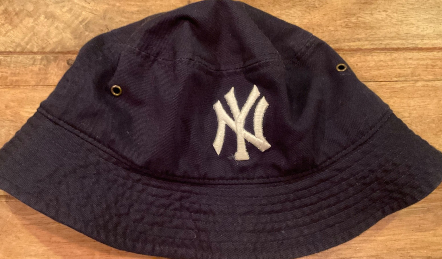 NEWHATTAN CANVAS BUCKET HAT NEW YORK YANKEE LOGO EMBROIDERED ( ADULT S/M ) BLUE