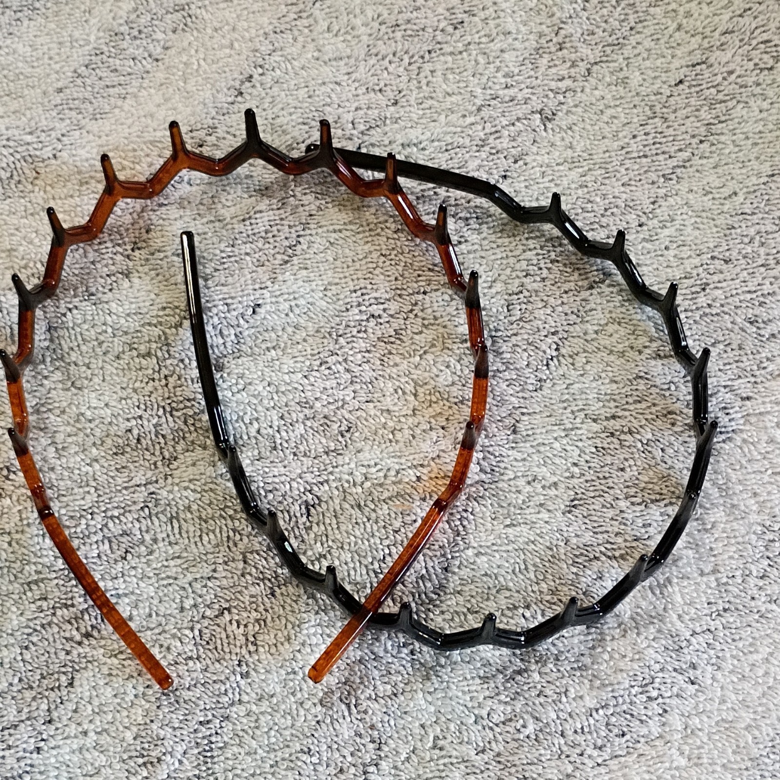 Qty 4 No-Slip Zig Zag Teeth Plastic Headbands Black & Brown Solid 90s
