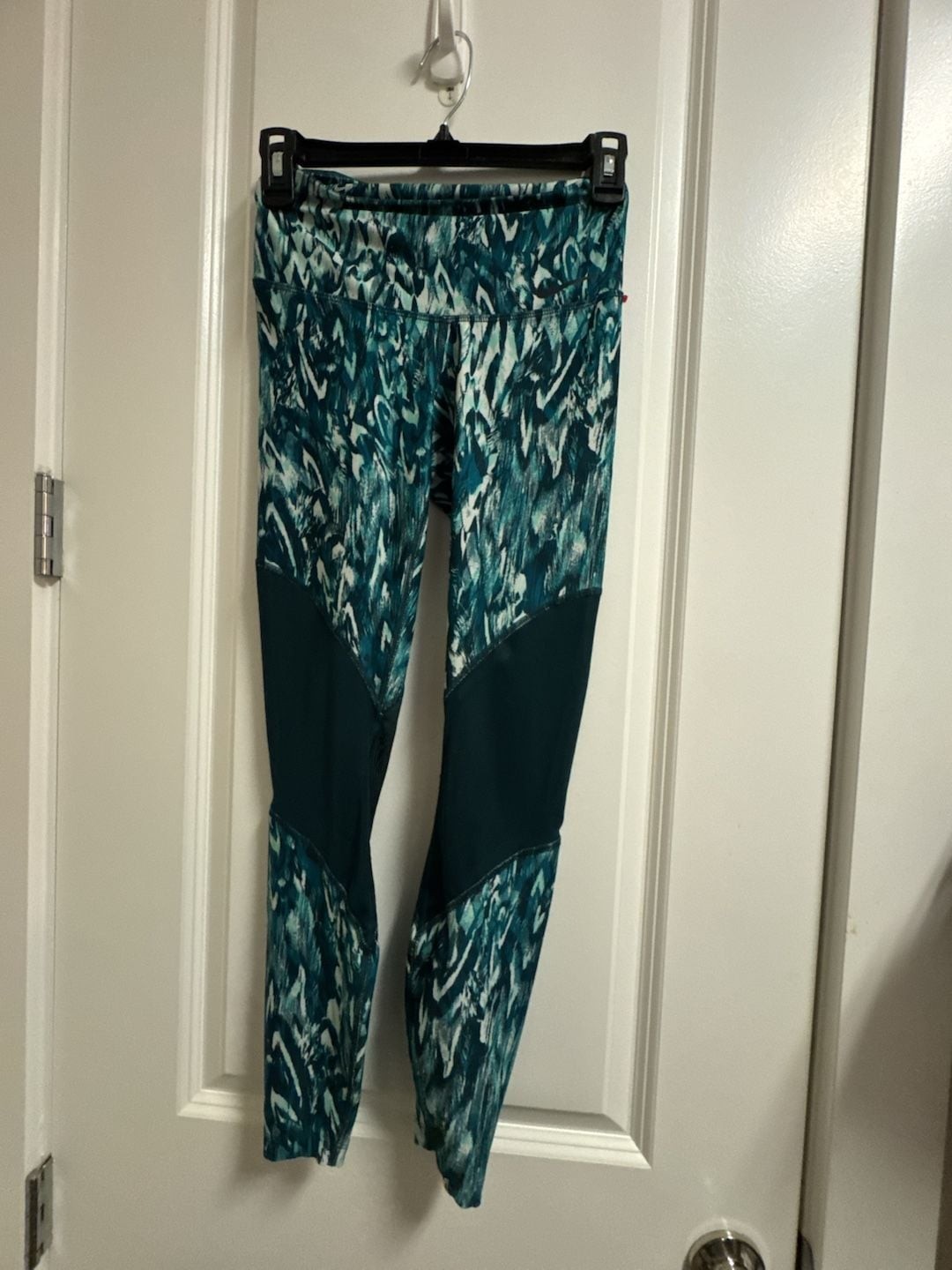 Nike Dri-FIT Women’s Printed Athletic Leggings with Mesh Panels