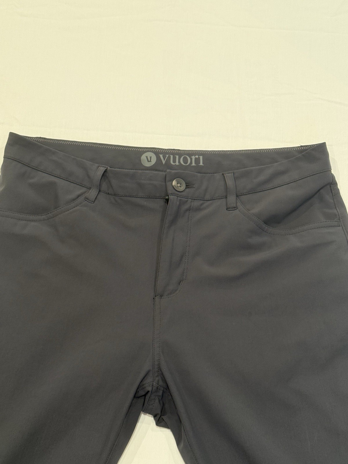 Men’s Vuori Meta Pants 32 Charcoal Gray V430 Athletic Slim Stretch Chino Golf