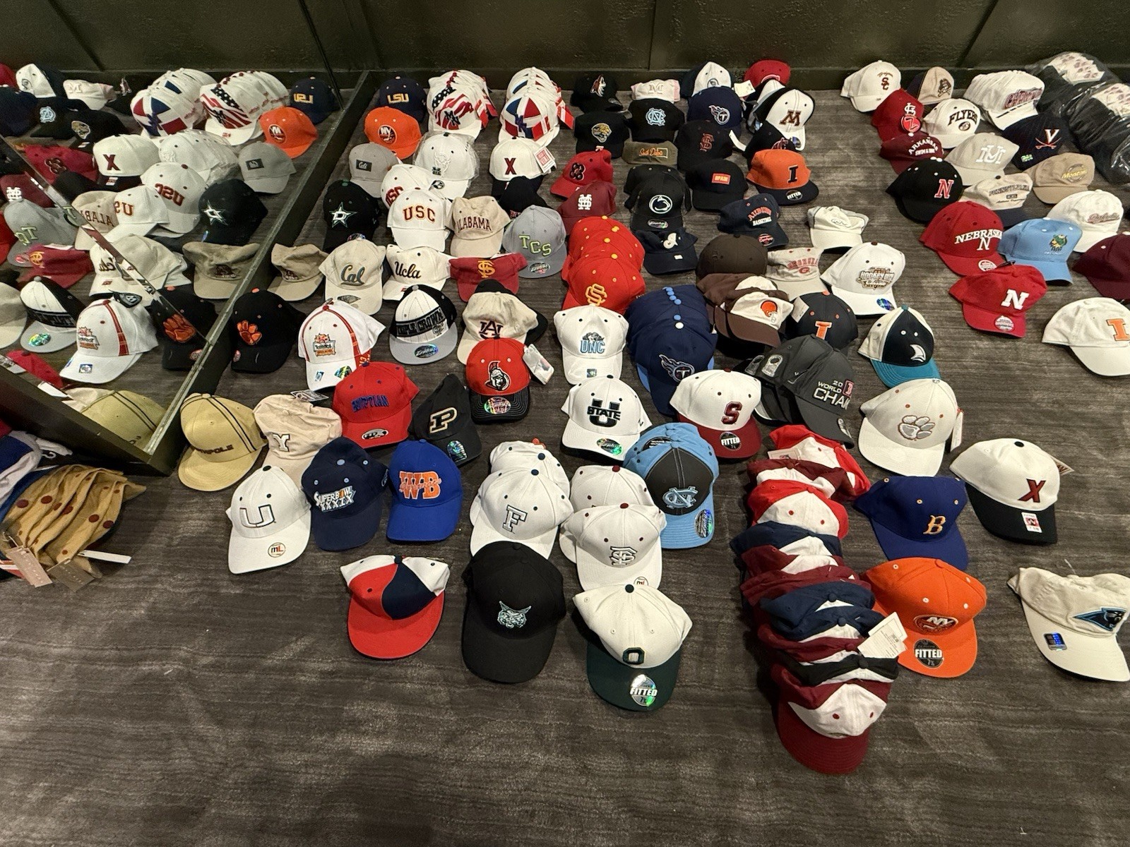 🔥 100 RANDOM NEW HAT LOT – WHOLESALE BULK DEAL 🔥
