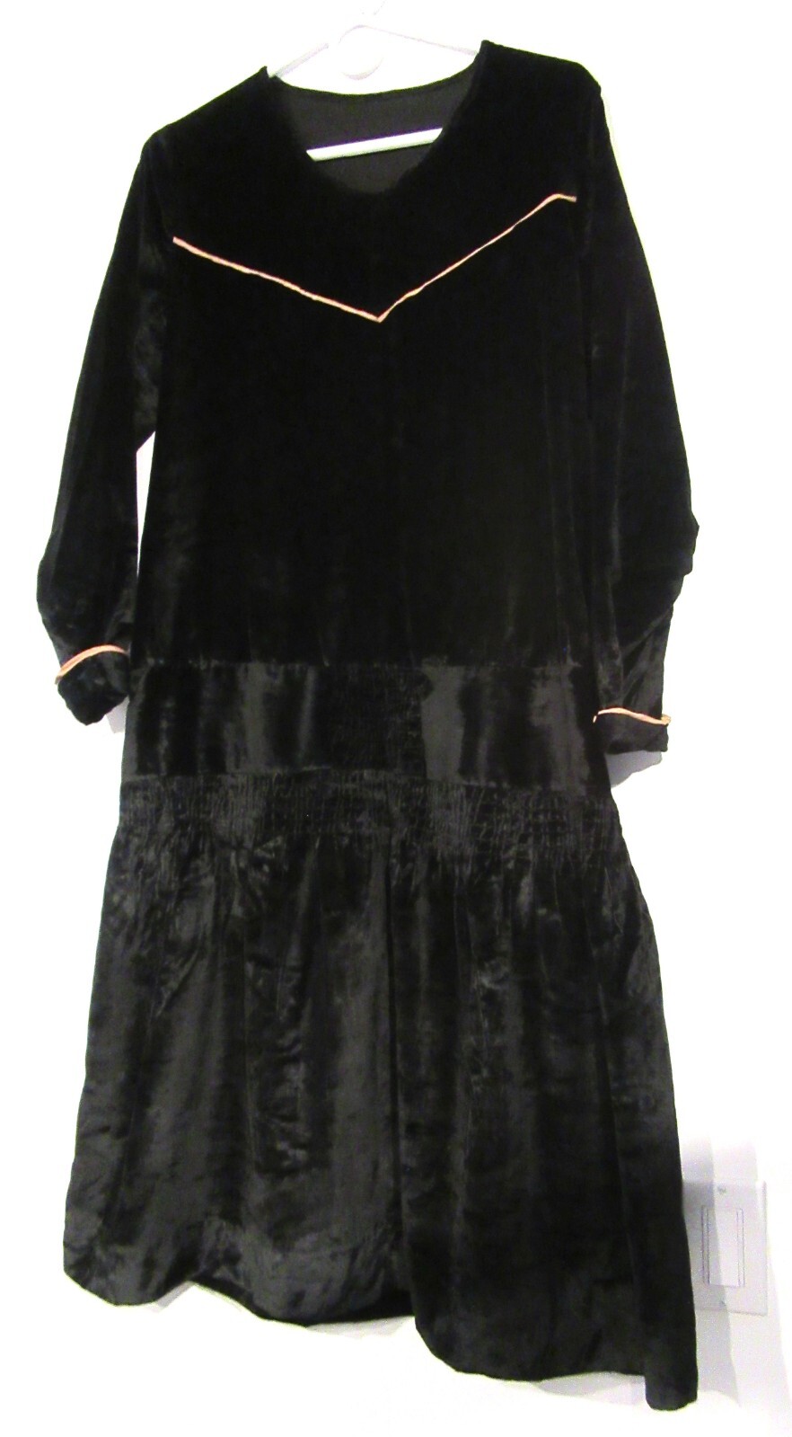 ANTIQUE VINTAGE 1920S DRESS BLACK COTTON VELVET DROP WAIST PRIM STRONG M F10