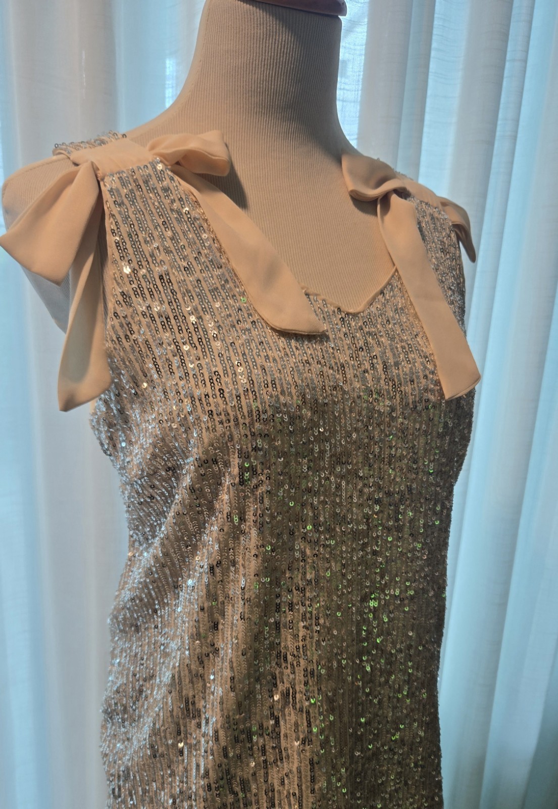 CeCe Silver Sequin Chiffon V-Neck Sleeveless Tank Top Bow Shoulder Ties M