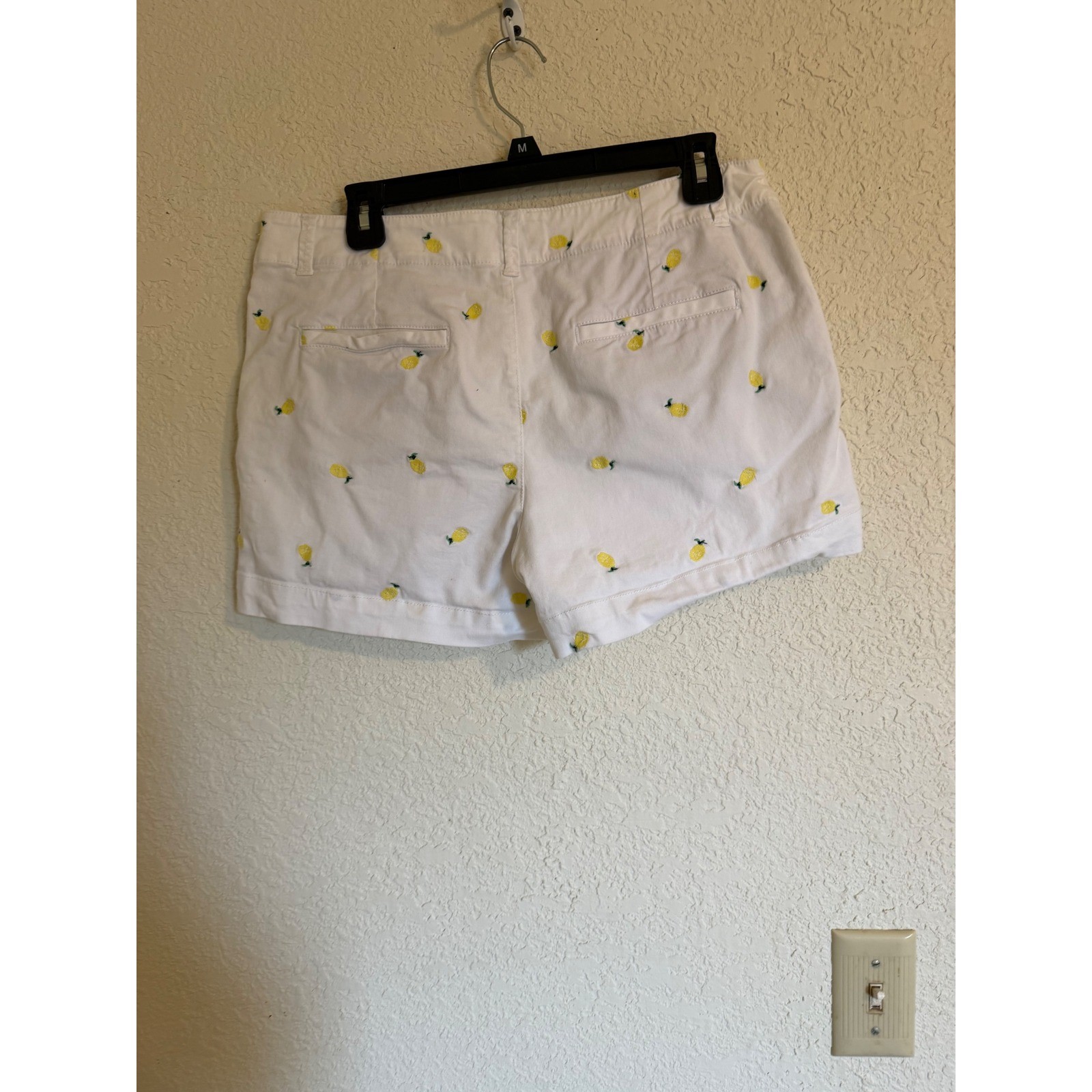 LOFT White Washed Twill Shorts Lemon Embroidered Print Size 6 Casual Summer
