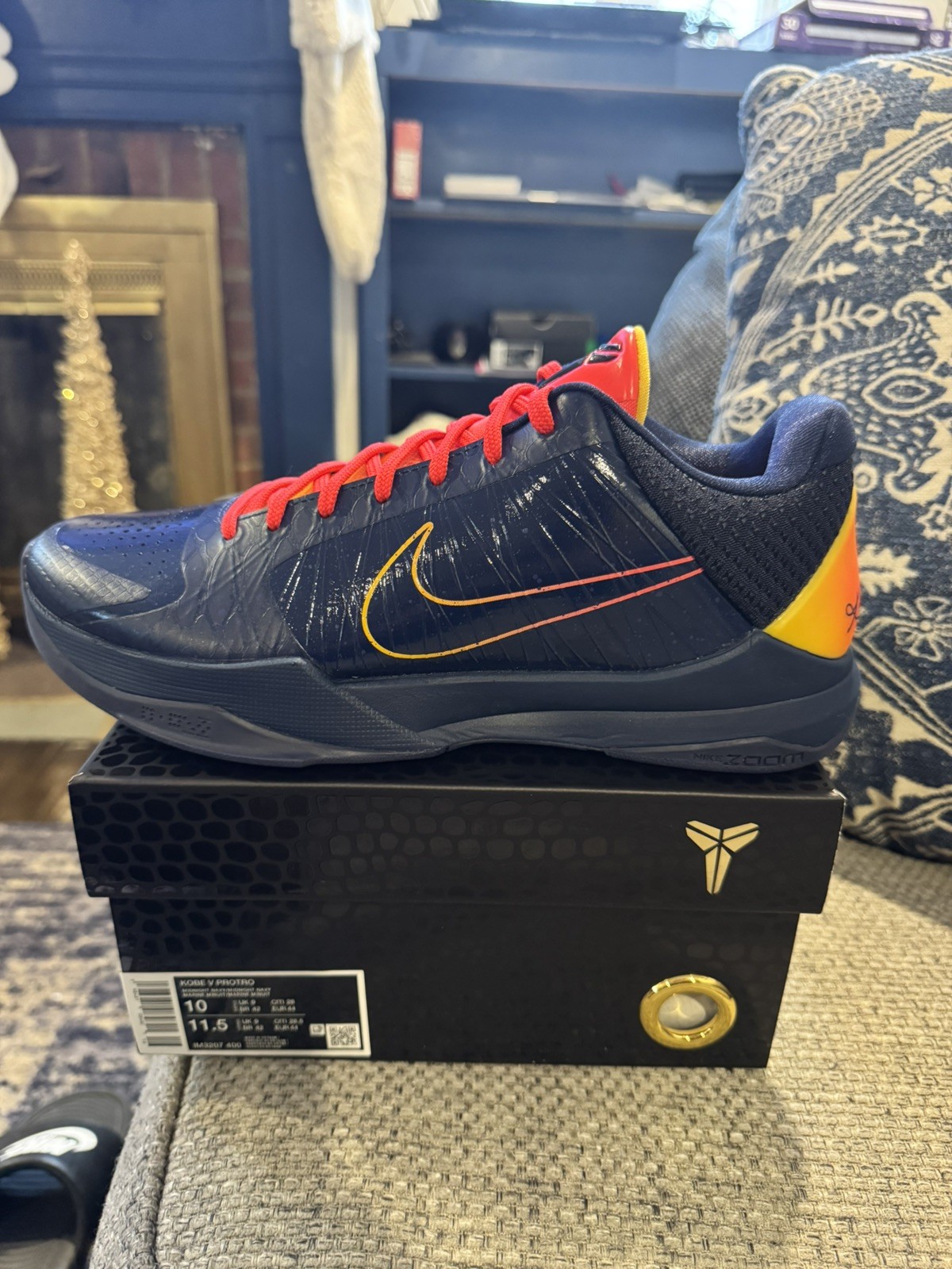 Kobe V Caitlyn Clark Men’s Size 10
