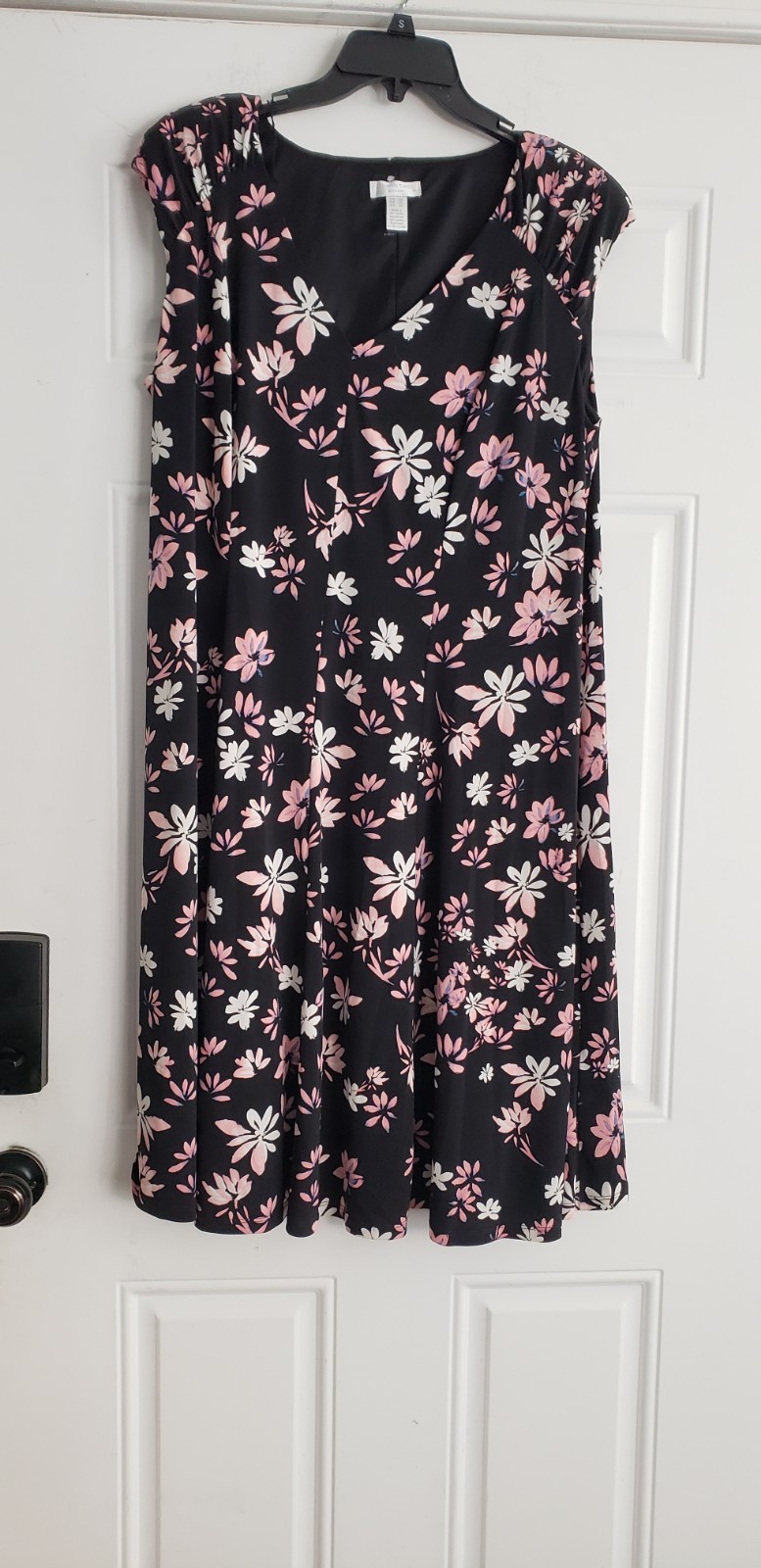 London Times Woman Women’s A-Line Floral V-Neck Sleeveless Knee Dress 2X