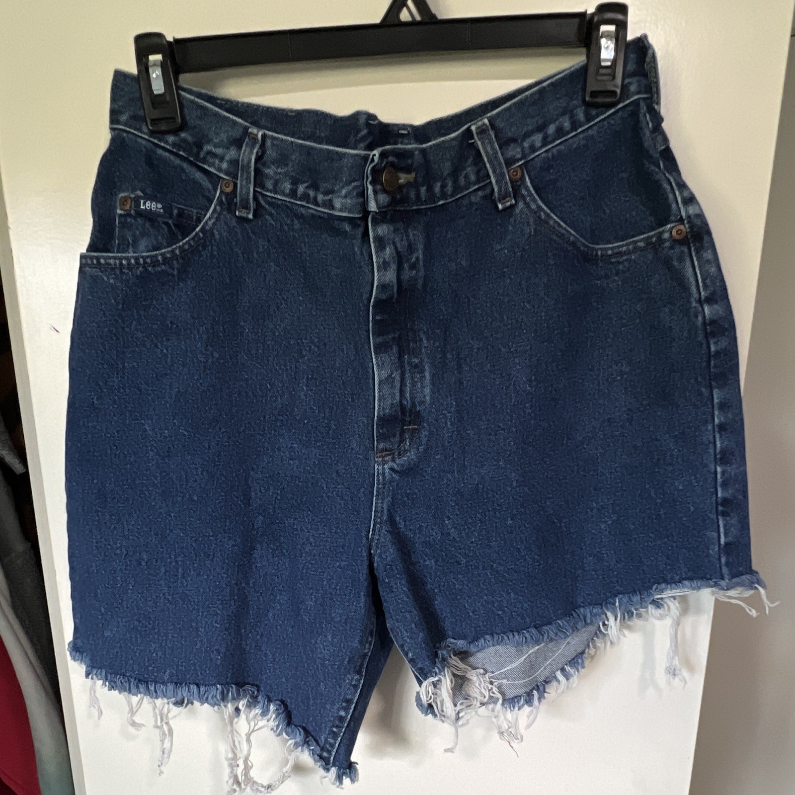 Lee Women’s Size 8 Blue Medium Wash Denim Cut Off Shorts Frayed Hem 5-Pocket