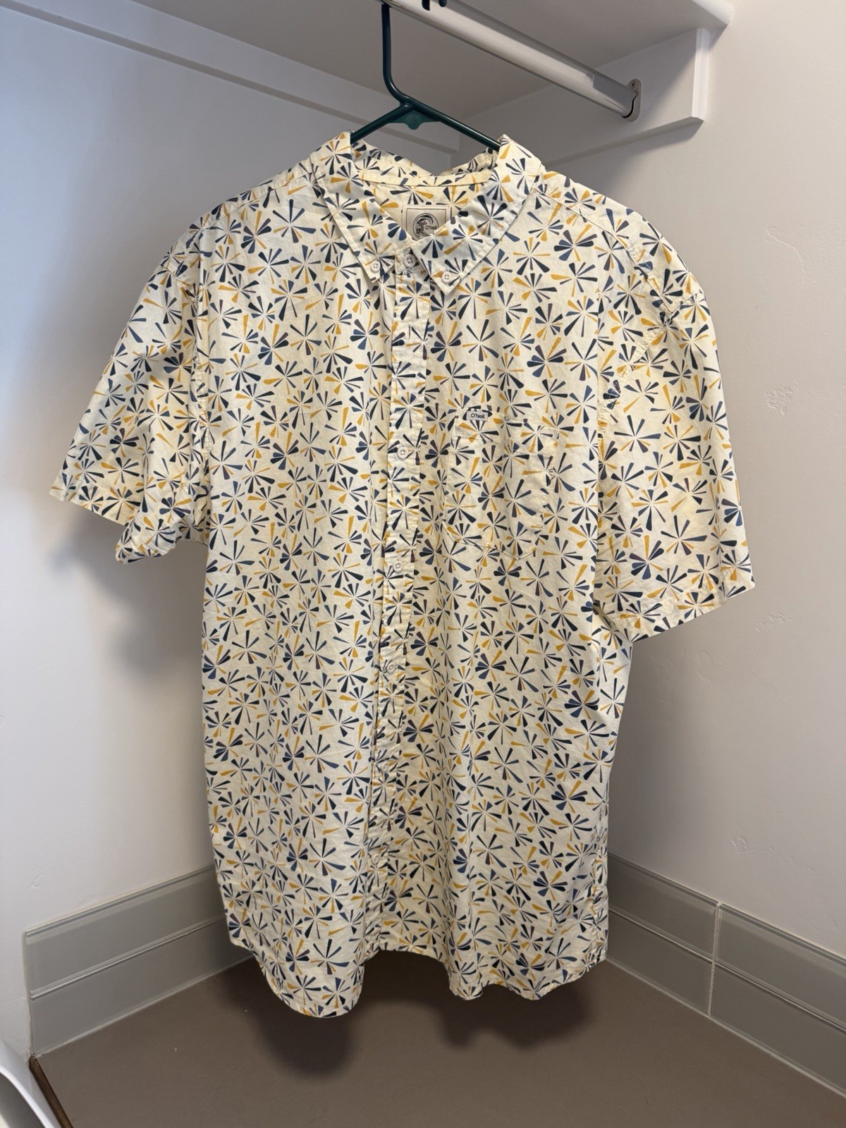 Oniell Men’s XL Short Sleeve Shirt Stretch Fabric Relaxed Fit Pattern Button Up