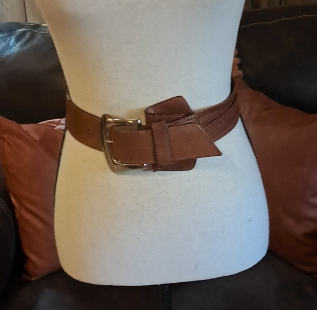 Joan and David Women’s Brown Calfskin Leather Belt with Brass Buckle Size S