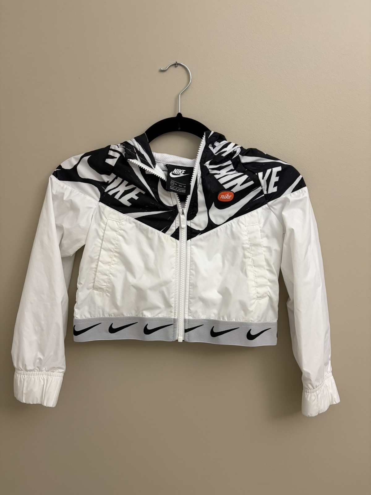 Nike Sportswear Windrunner Jacket Kids Size XS White Black Swoosh Print Zip Hood
