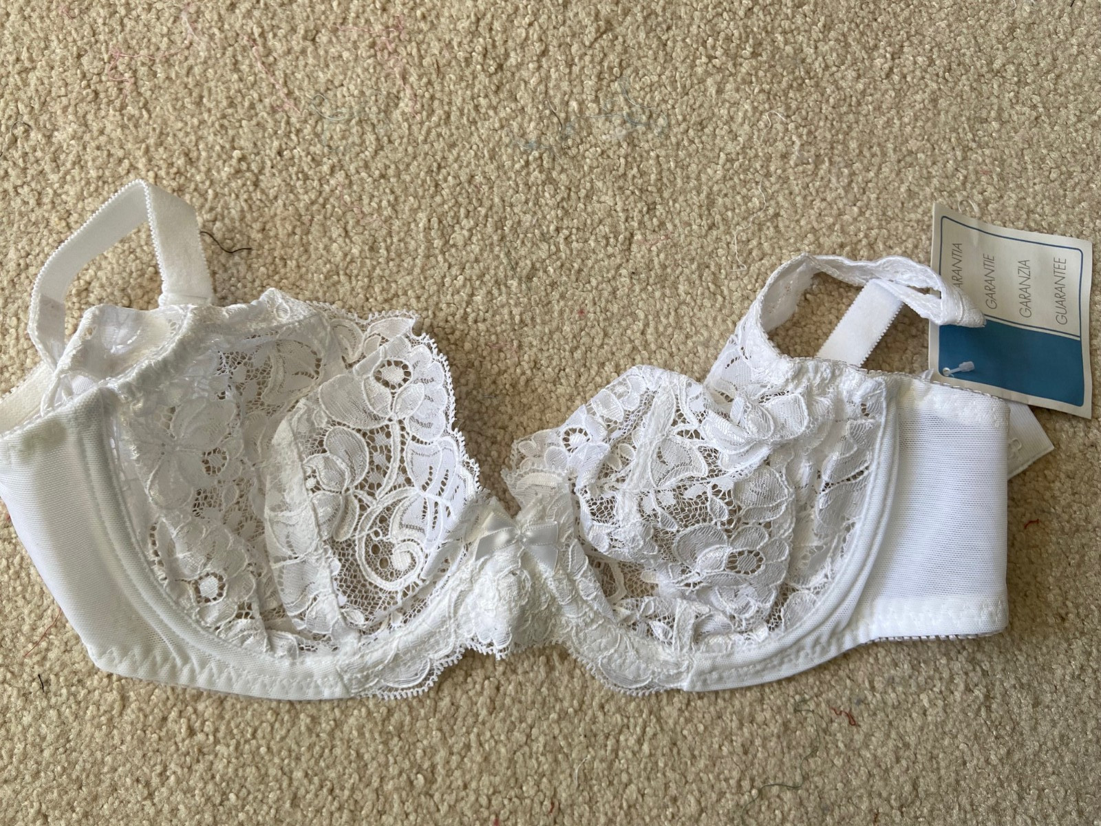 All over lace UK 36 B white bra under wire non padded