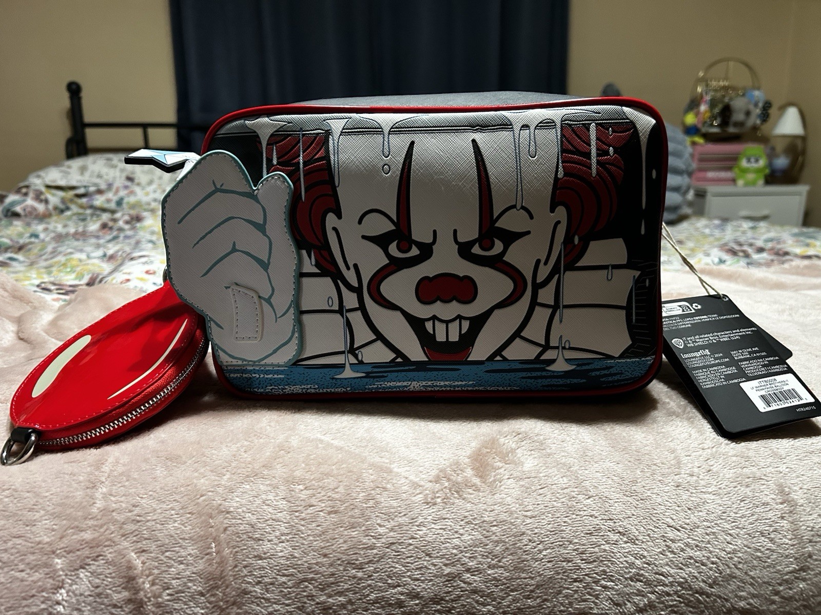 Loungefly IT Pennywise Black/Red Crossbody Bag Zip, Detachable Strap, Coin Purse