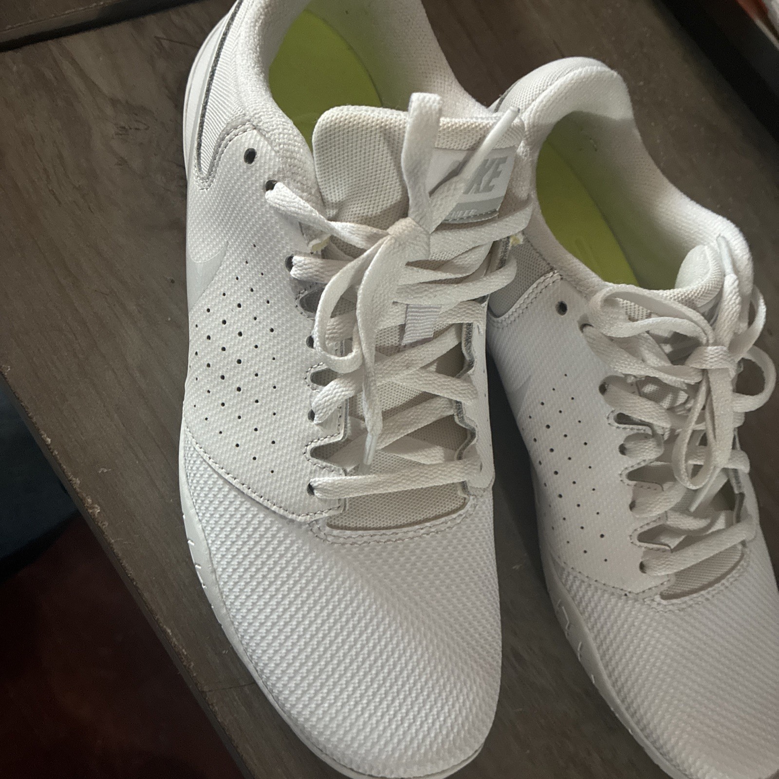 Nike Sideline IV Cheerleading Shoes White Pure Platinum Wome Size 7 11943790-100