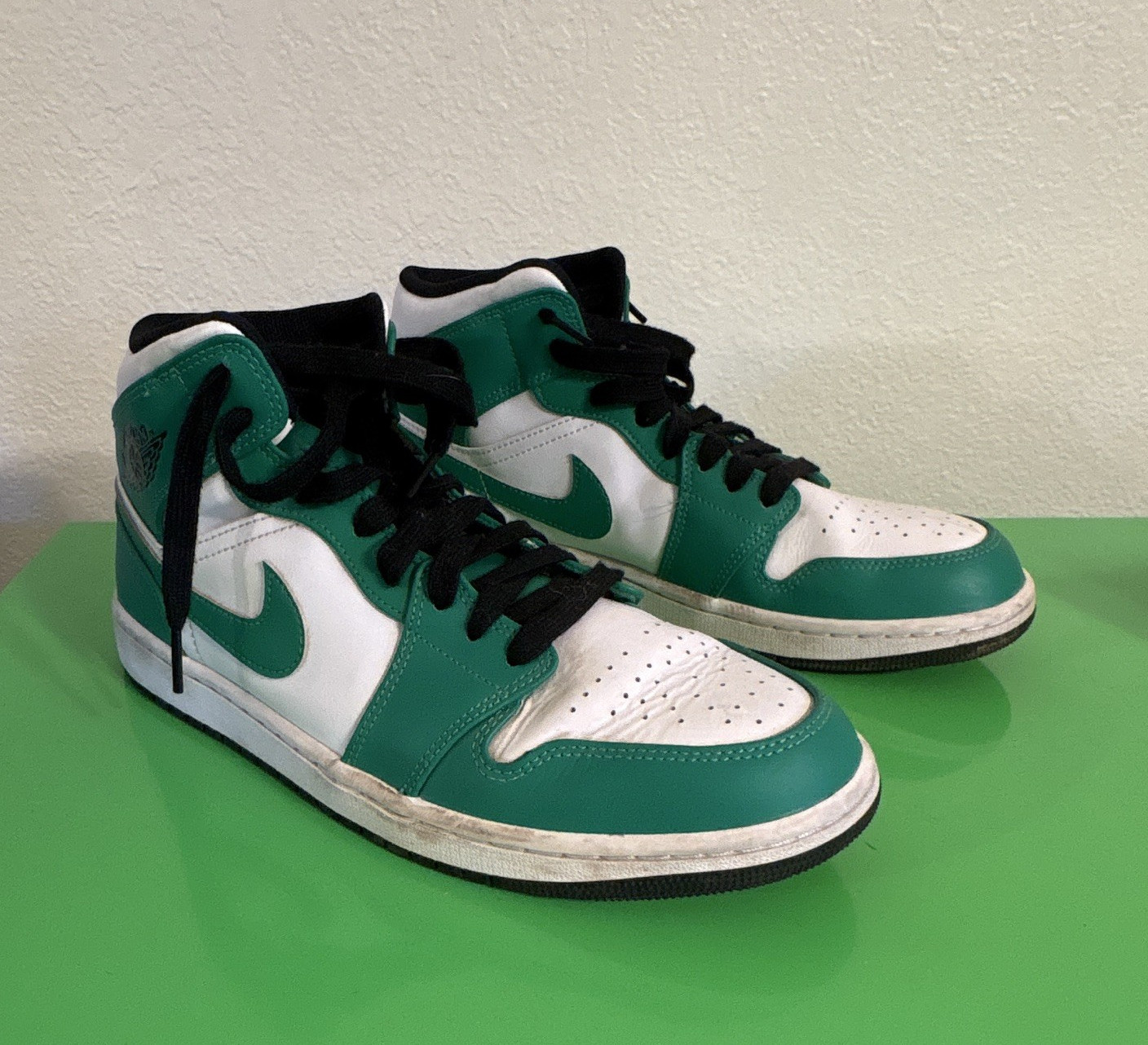 Nike Air Jordan 1 Men’s Mid Top Lace-Up Sneaker Green/White/Black Colorblock