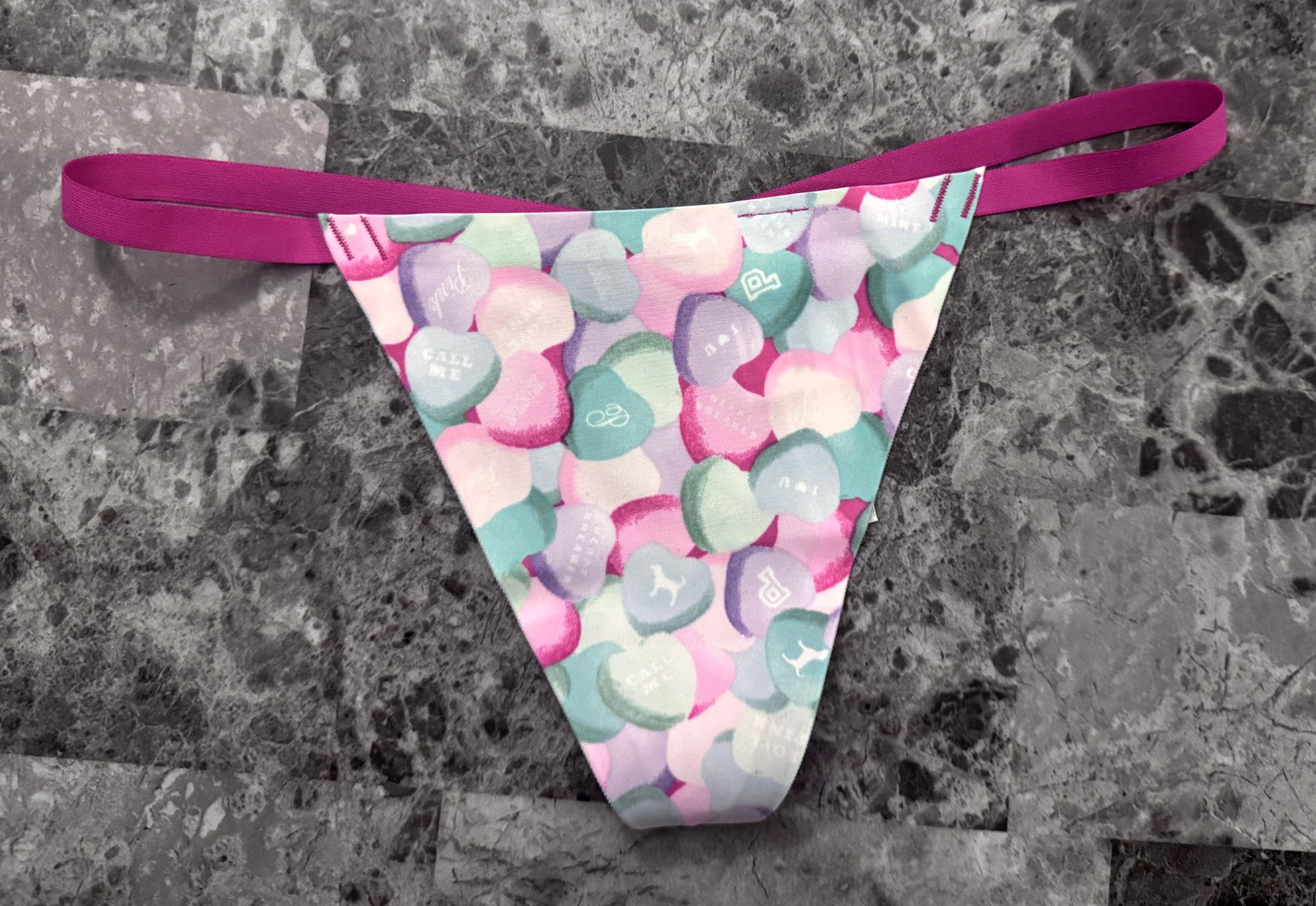 NWT VICTORIA’S SECRET PINK CANDY HEART BONDED EDGE NO SHOW V STRING PANTIES