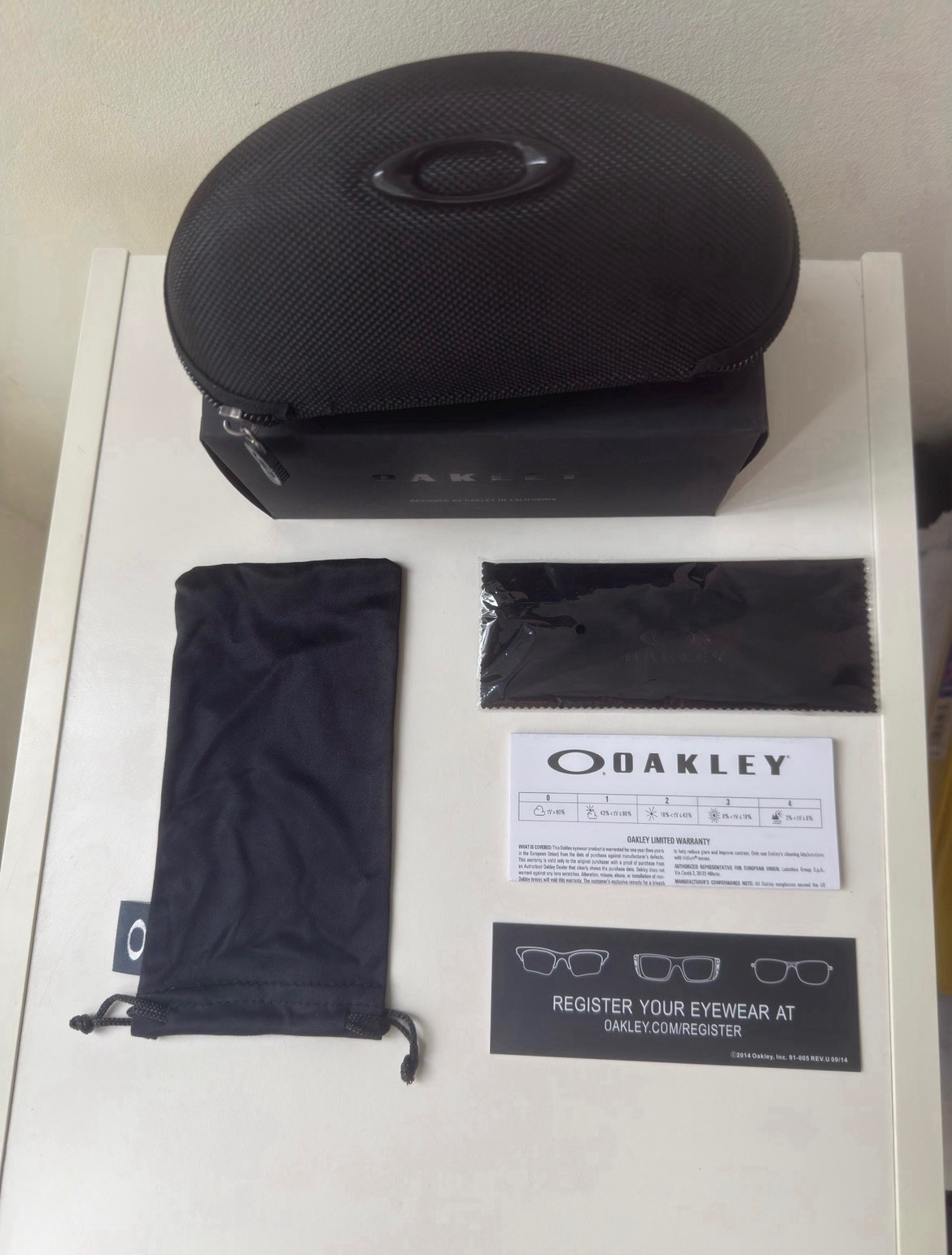 NEW Oakley 009208 Radar Ev Path Men’s Sunglasses Black Frame – Red Prizm Lens
