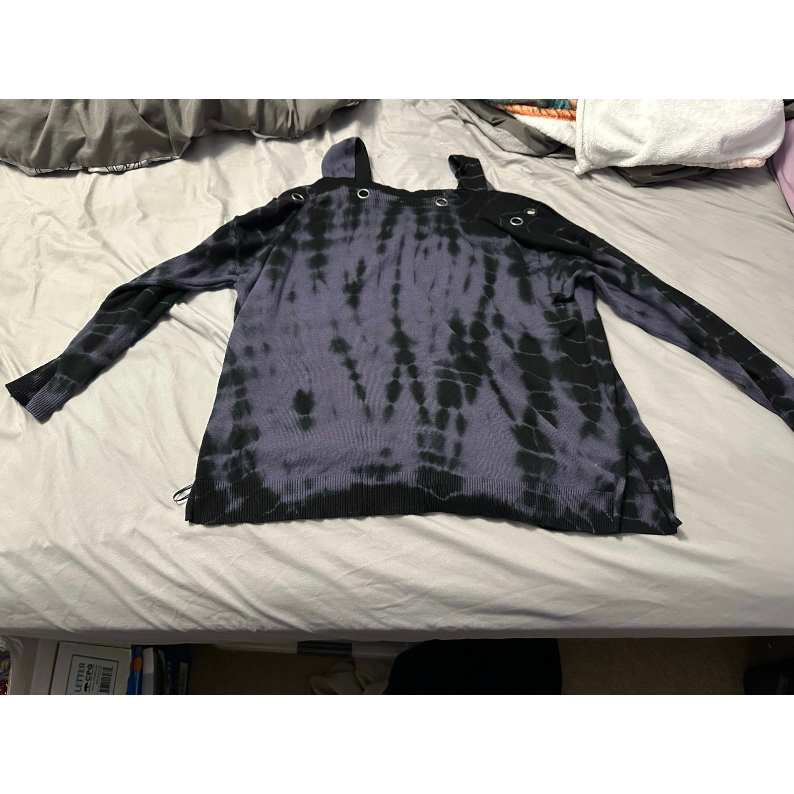 Rock & Republic Black/Grey Tie Dye Cold Shoulder Top – SZ XL