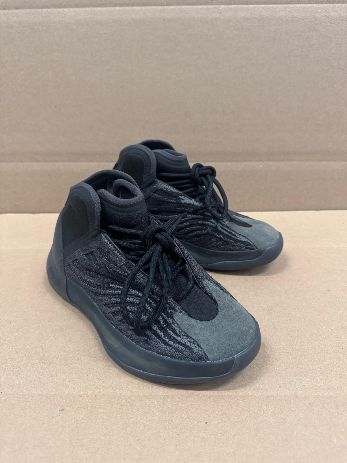 Adidas Yeezy Quantum Onyx Sneakers Black GX1317 Size Mens Size 4.5 Women’s 5.5