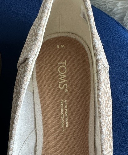 TOMS Beige Cream Printed Flats Women’s Size 8 Casual Slip On Shoes