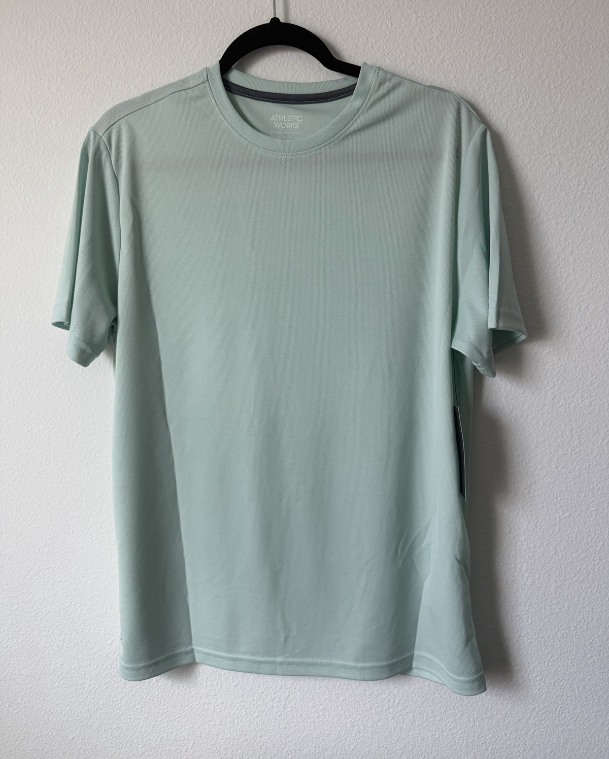 Athletic Works Men’s Polyester Mesh Reflective Logo Short Sleeve Crew Tee M
