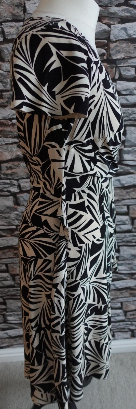 Fenn Wright Manson 100% Pure Silk Lovely Elegant Ladies Flowing Dress Size 10