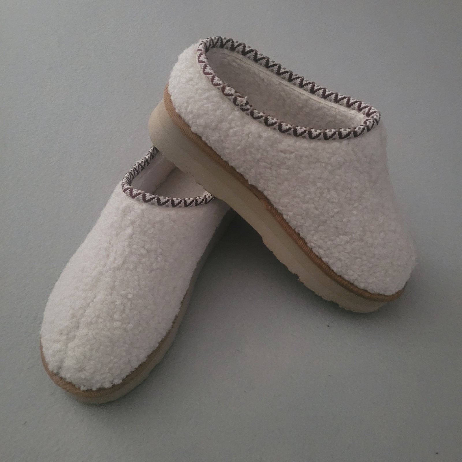 BEARPAW Snuggle Martis Oat Slippers Womens Size 6 Faux Fur Platform Clogs