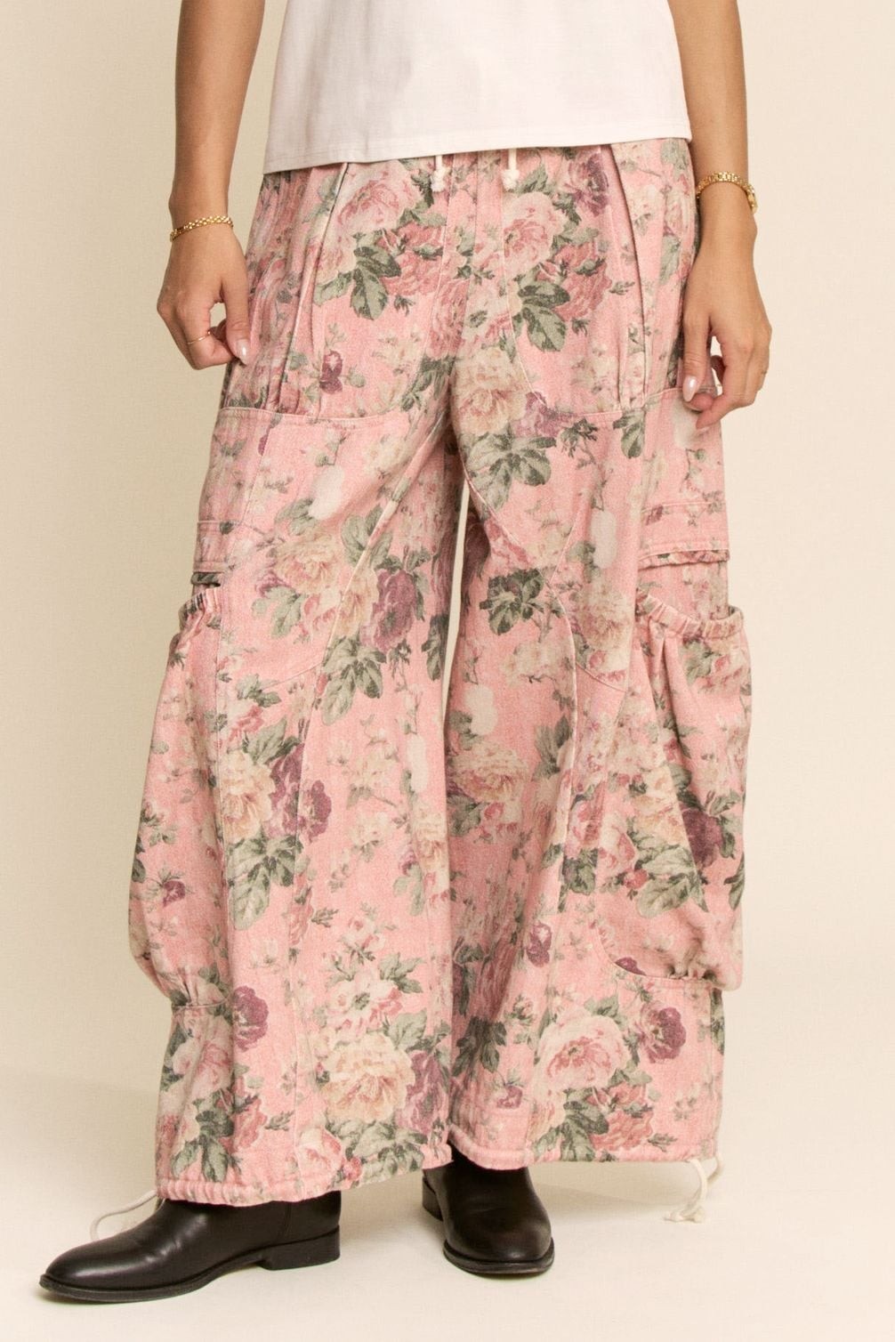 Davi & Dani Cropped Pink Denim Floral Big Pocket Cargo Barrel Pants Size Large