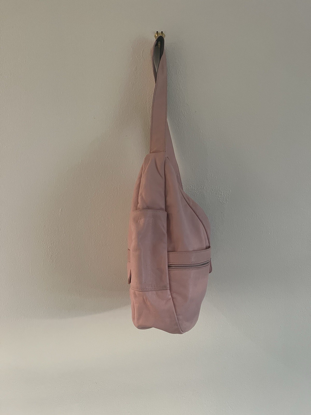 AmeriBag Healthy Back Bag Pink Pebbled Leather Vintage Sling Crossbody