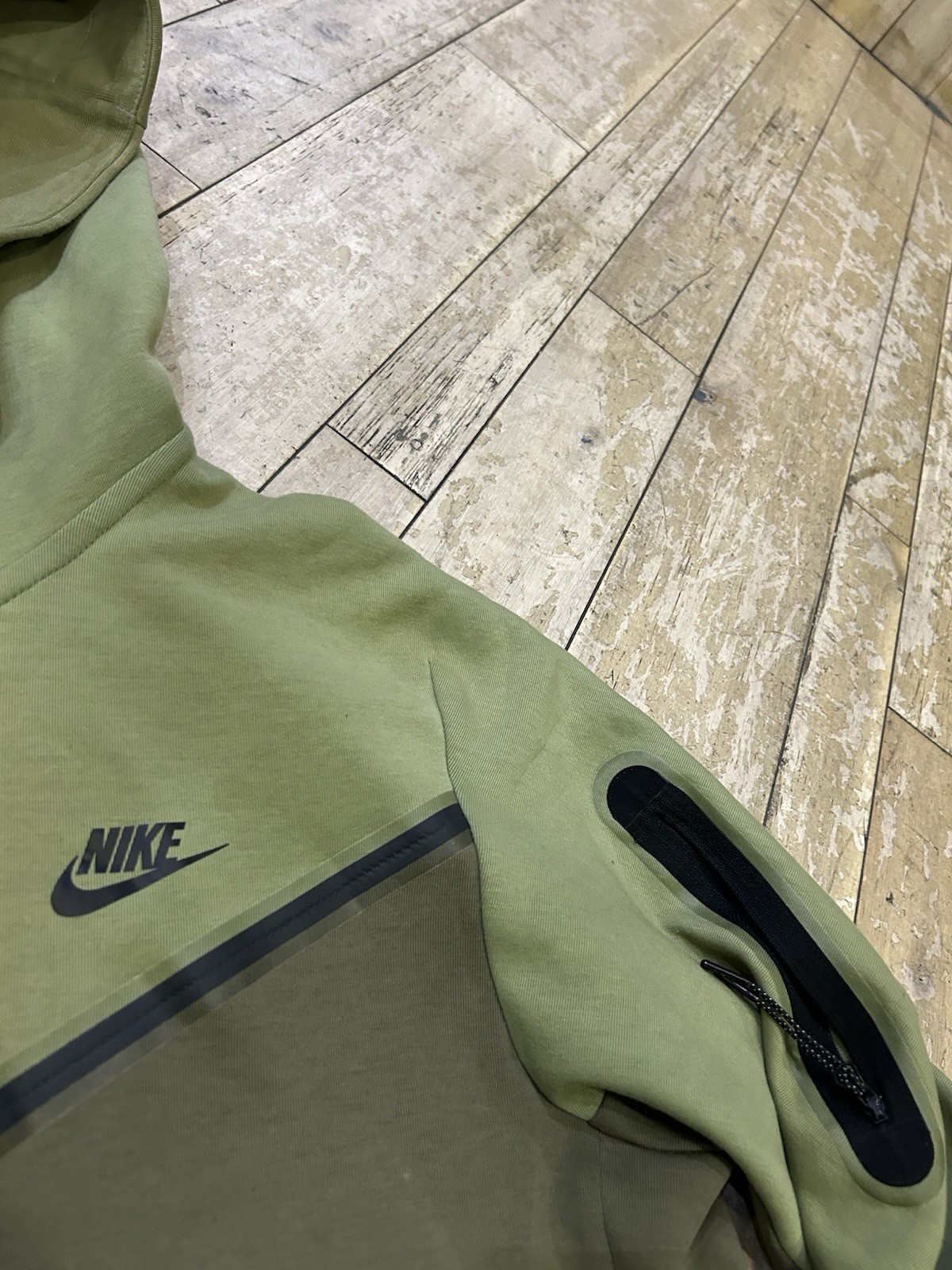 Size L – Nike Sportswear Tech Windrunner Hoodie Olive Green