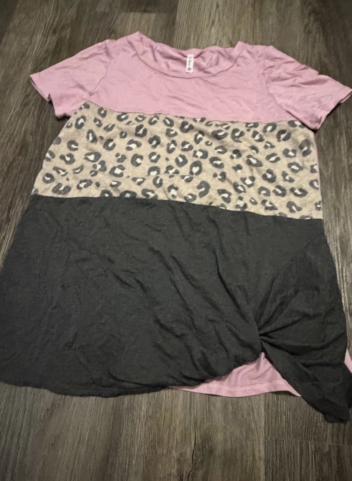 Women’s Colorblock Leopard Twist Front Round Neck Short Sleeve T-Shirt Size M