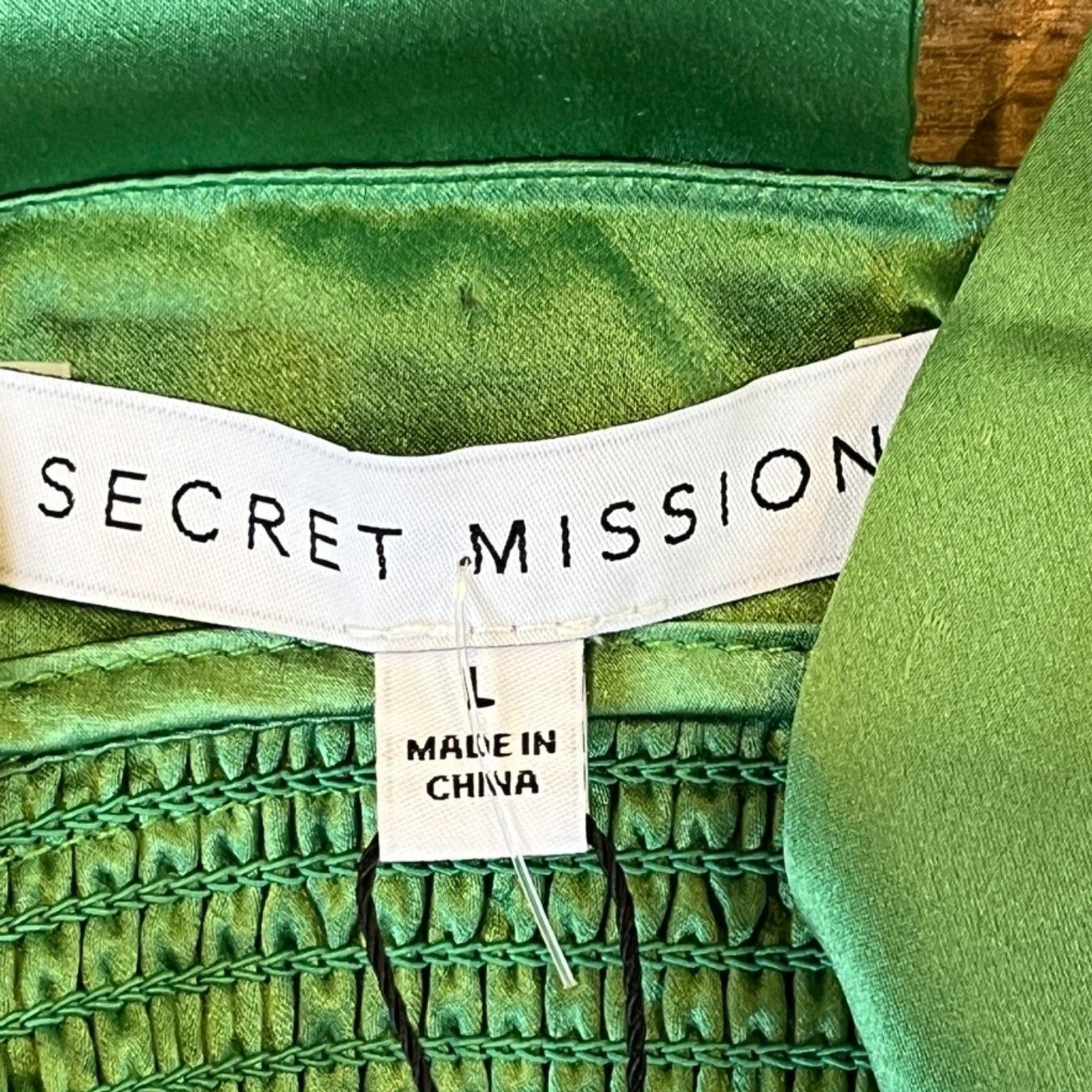 Secret Mission Stacey Top S. Hampton Beaches Kelly Green Large 100% Silk NEW NWT