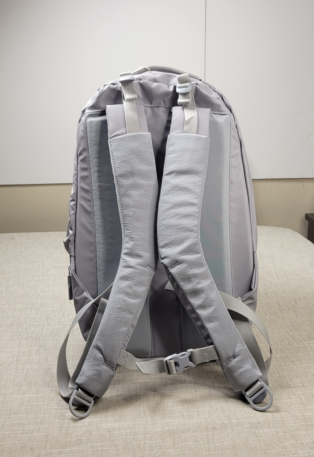 Adidas 4NWNL Backpack Bag 20.5 L Halo Silver w/ inner Laptop Sleeve