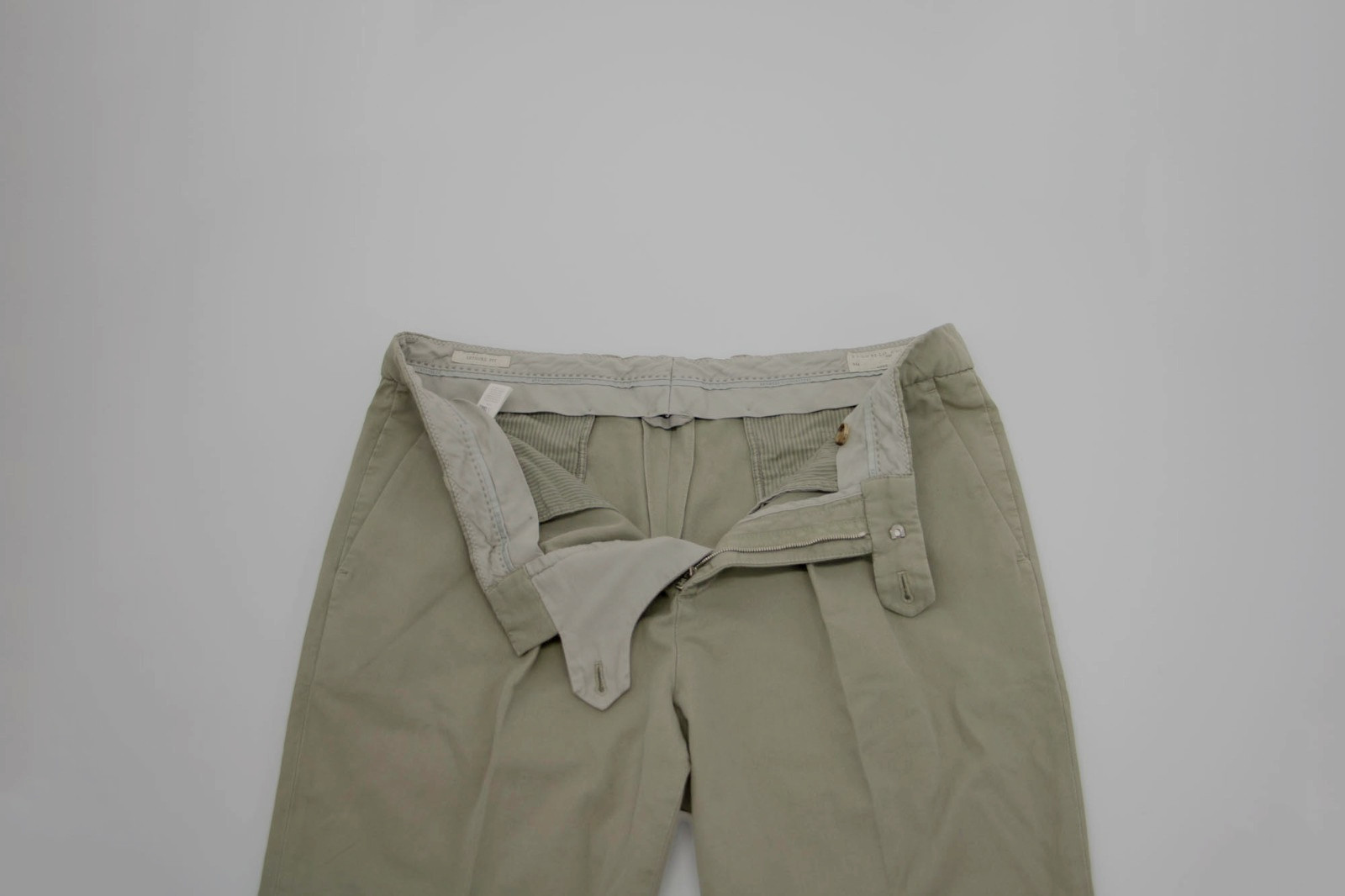 NWT Brunello Cucinelli Men’s “Leisure Fit” Chino Pants With Logo Accents A262
