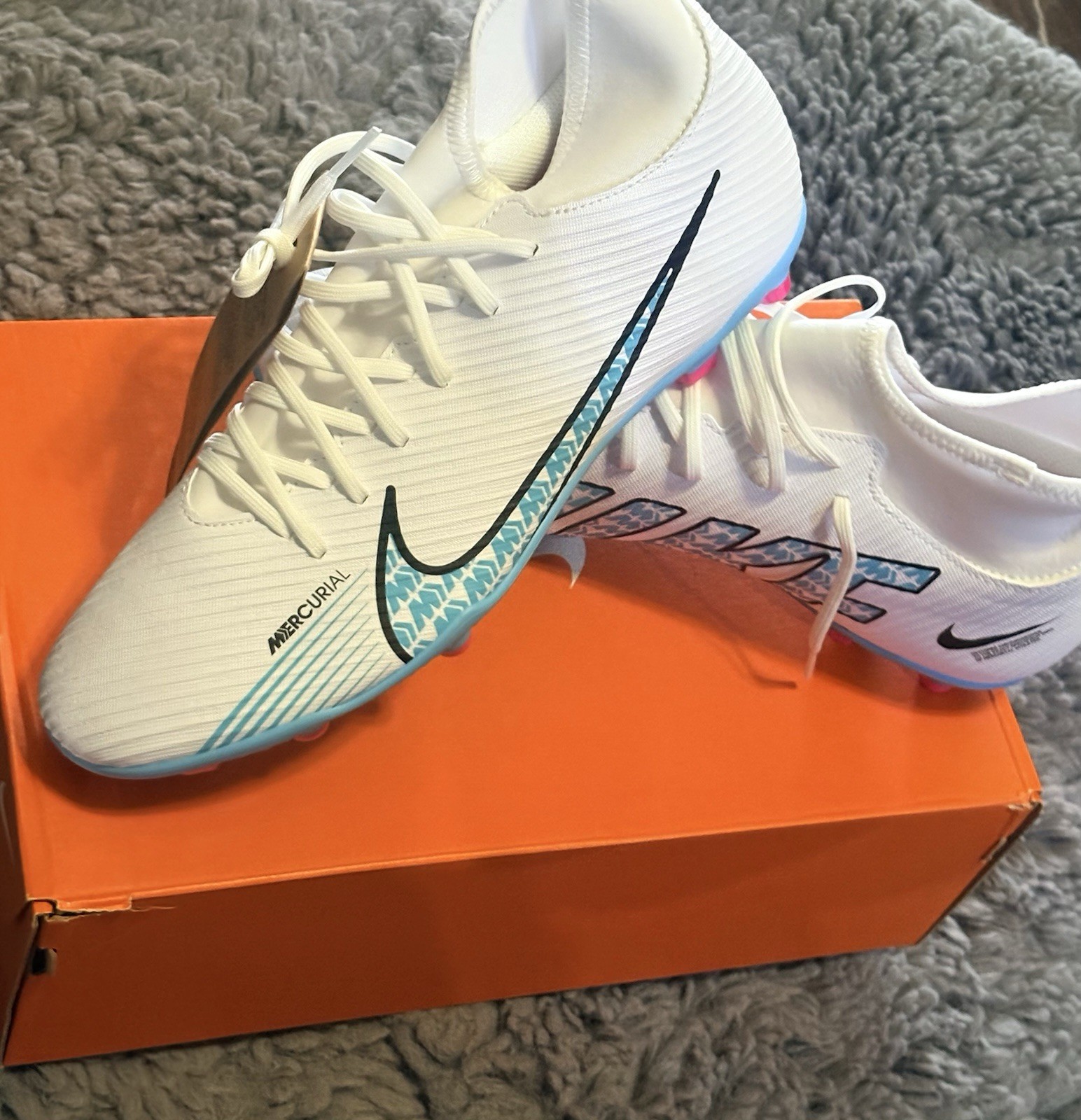 Nike Mercurial Men’s Soccer Cleats Low Top Lace-Up White Blue Pink Black