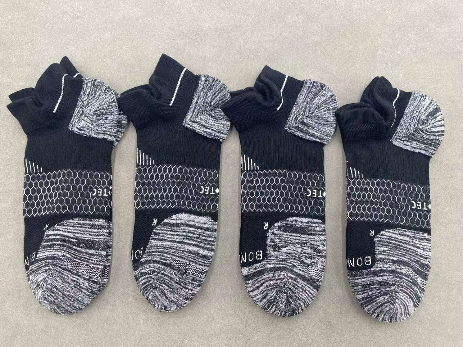 4 pairs BOMBAS Men’s All-Purpose Performance Ankle socks Size Large 9-13 black
