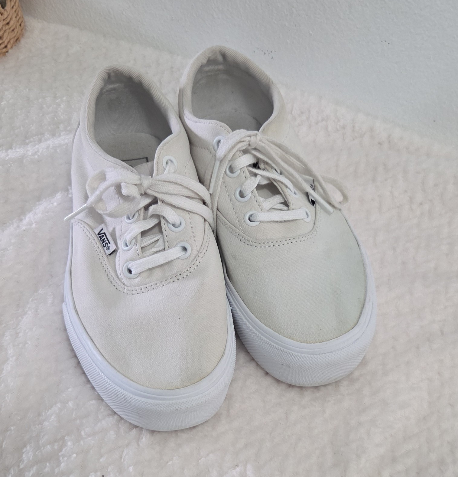 VANS Off The Wall White Canvas Lace-Up Low Top Sneaker Womens Logo