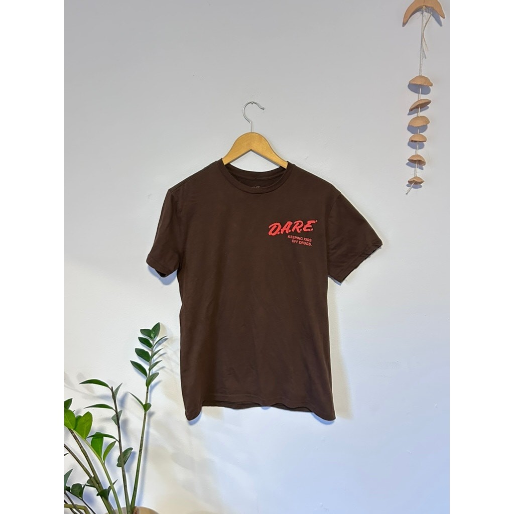 Brown and Red D,A,R.E, Keeping Kids Off Drugs T-Shirt | Graphic Tee – (Unisex M)
