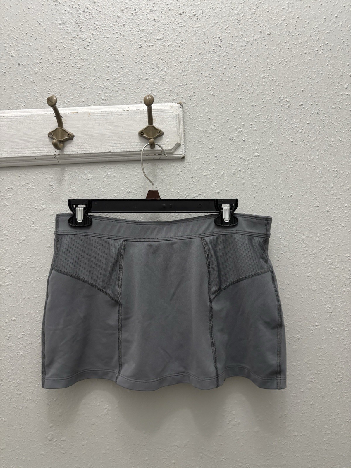 Nike Air Dry Fit Women’s Skirt with Built In Shorts Size Medium Gray