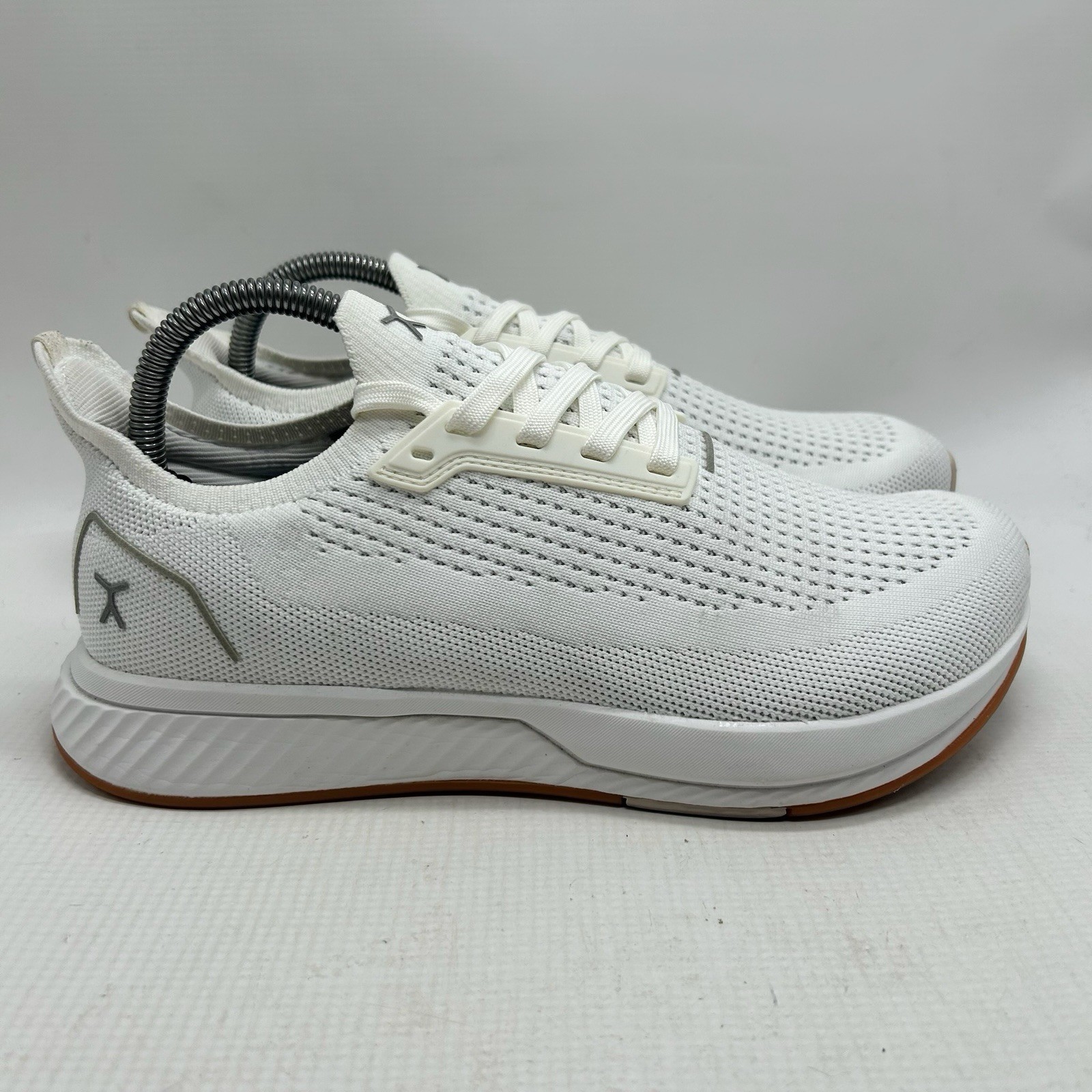 Flux Adapt Runner White Gum Mens Size 7.5 Women’s Size 9 US Athletic Knit Shoes
