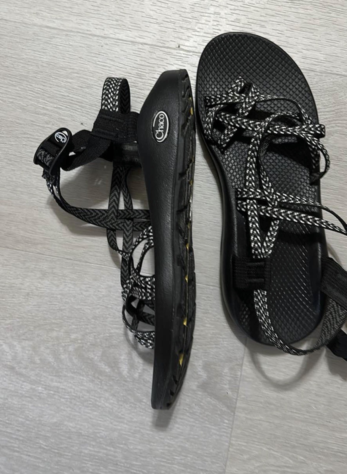 Chaco Women’s Zx2 Classic Sport Sandal Black/White Size 11 #112B Used