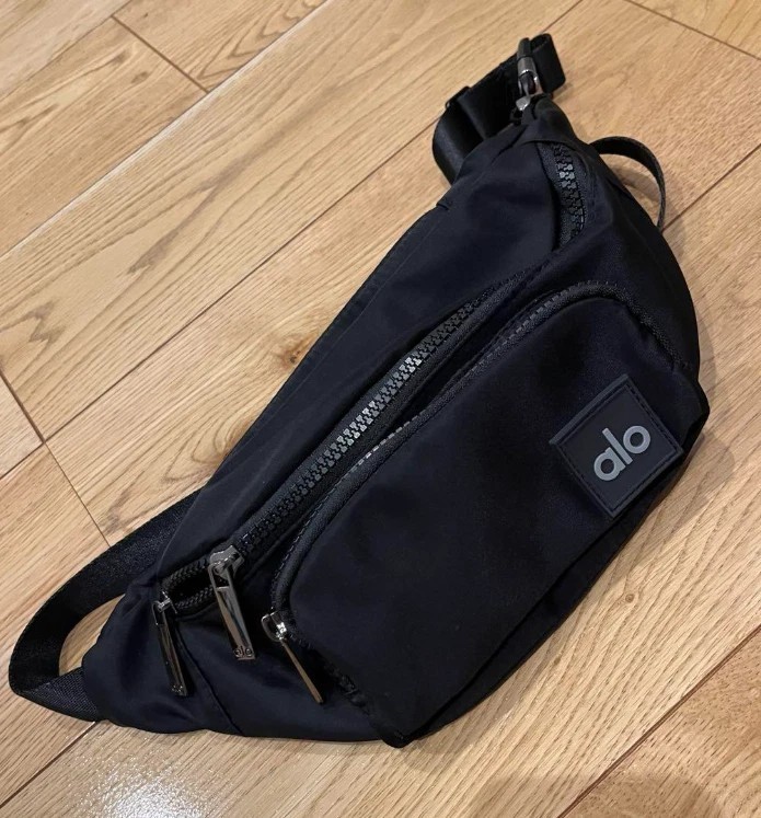 Аӏо Yoga Explorer Belt Bag Black Crossbody Waist Pack Travel NWT