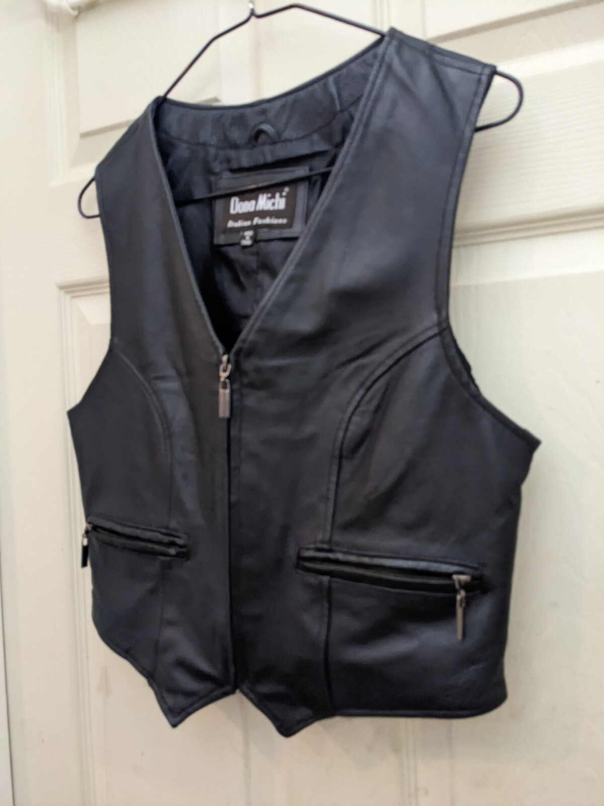 NWOT Dona Michi Womans Black Leather Motorcycle Fashion Vest MED Exc. Cond NEW!
