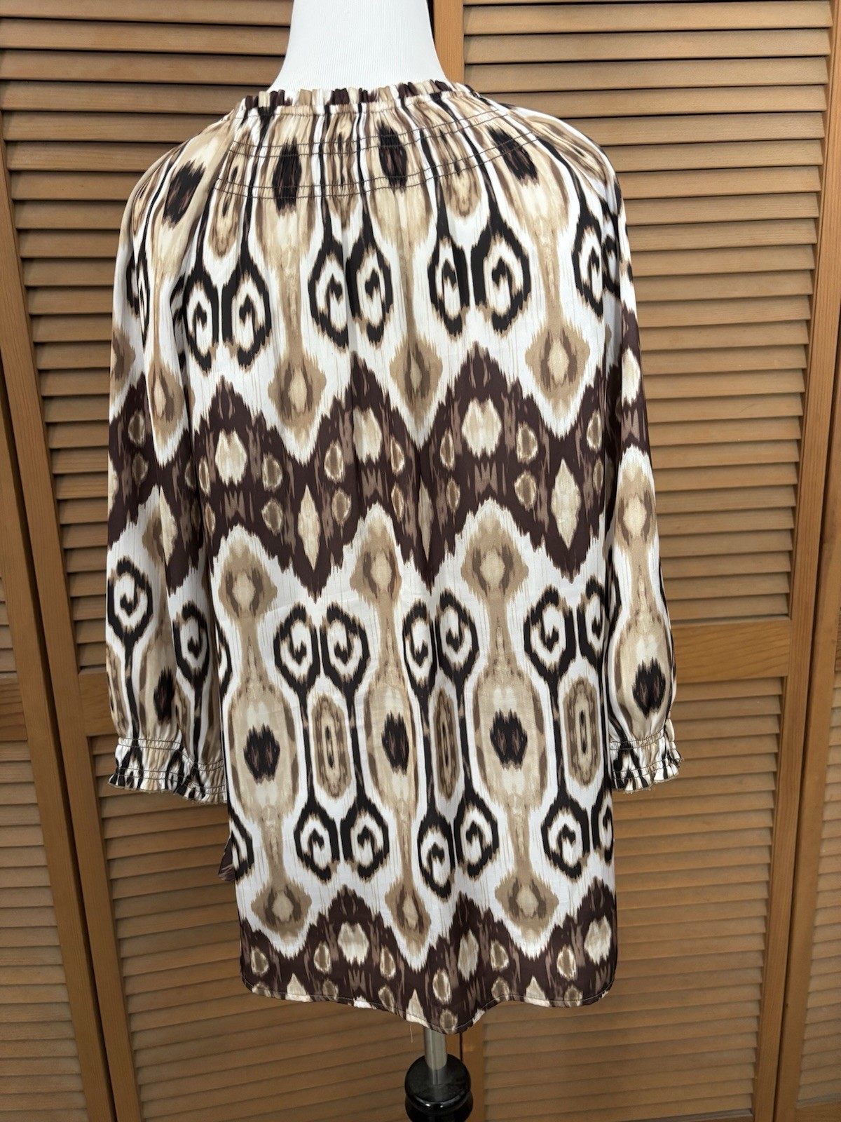 Chicos Sz 0 Small Abstract Blouse Gathered Round Neck Lightweight Brown/Tan